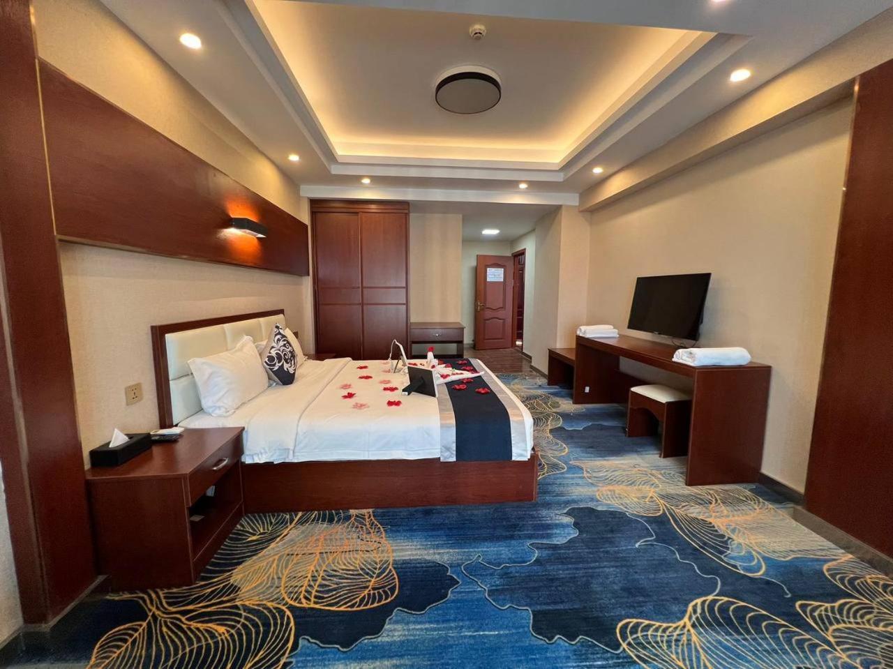 City Comfort Hotel Phnom Penh Airport Bagian luar foto
