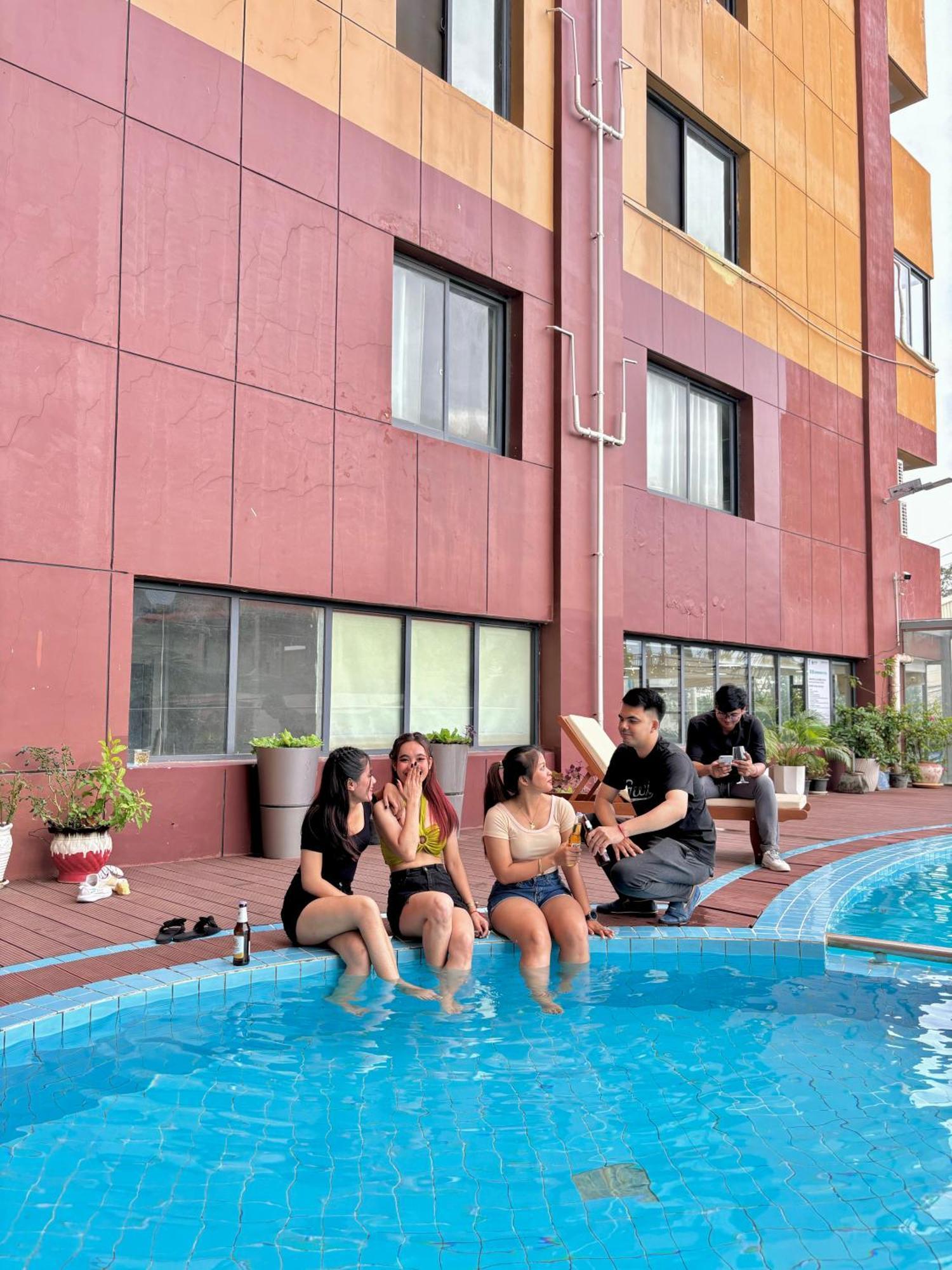 City Comfort Hotel Phnom Penh Airport Bagian luar foto