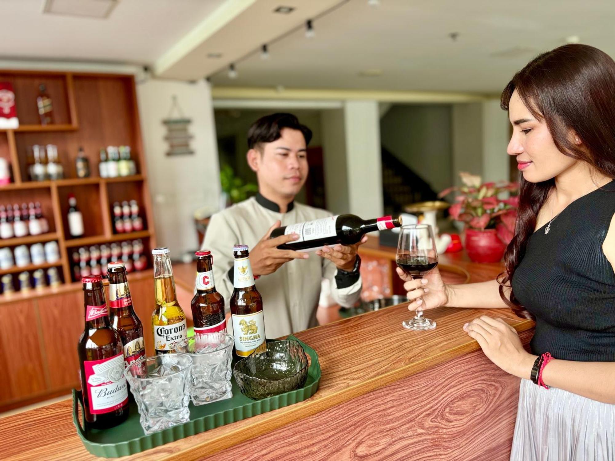 City Comfort Hotel Phnom Penh Airport Bagian luar foto