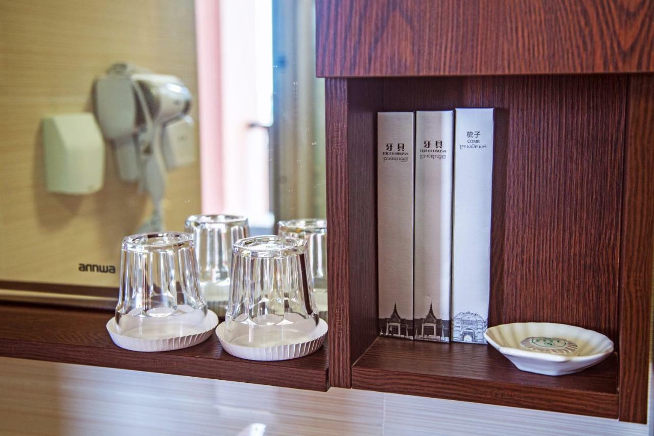 City Comfort Hotel Phnom Penh Airport Bagian luar foto