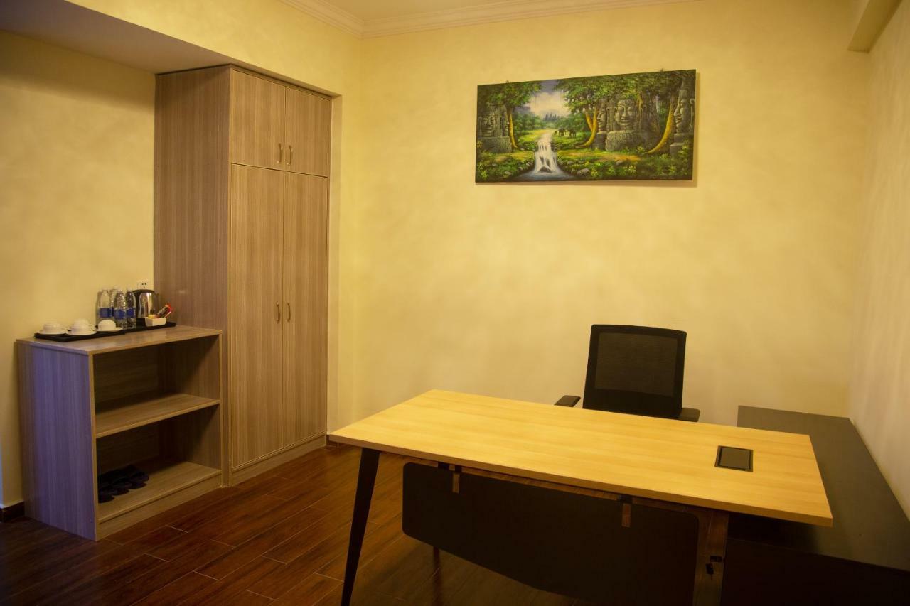 City Comfort Hotel Phnom Penh Airport Bagian luar foto